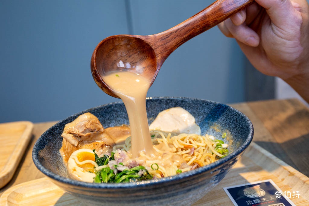 拉麵夫人中路店｜桃園拉麵推薦，湯頭濃郁不油膩，溫潤順口 @愛伯特