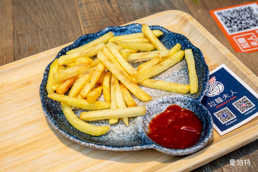 拉麵夫人中路店｜桃園拉麵推薦，湯頭濃郁不油膩，溫潤順口 @愛伯特