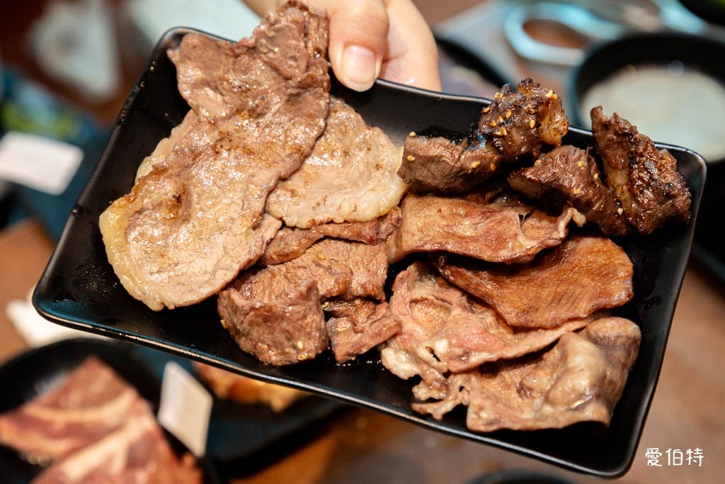 吃肉肉燒肉専門店中壢店｜桃園燒烤吃到飽推薦，手搖飲無限暢飲還能外帶