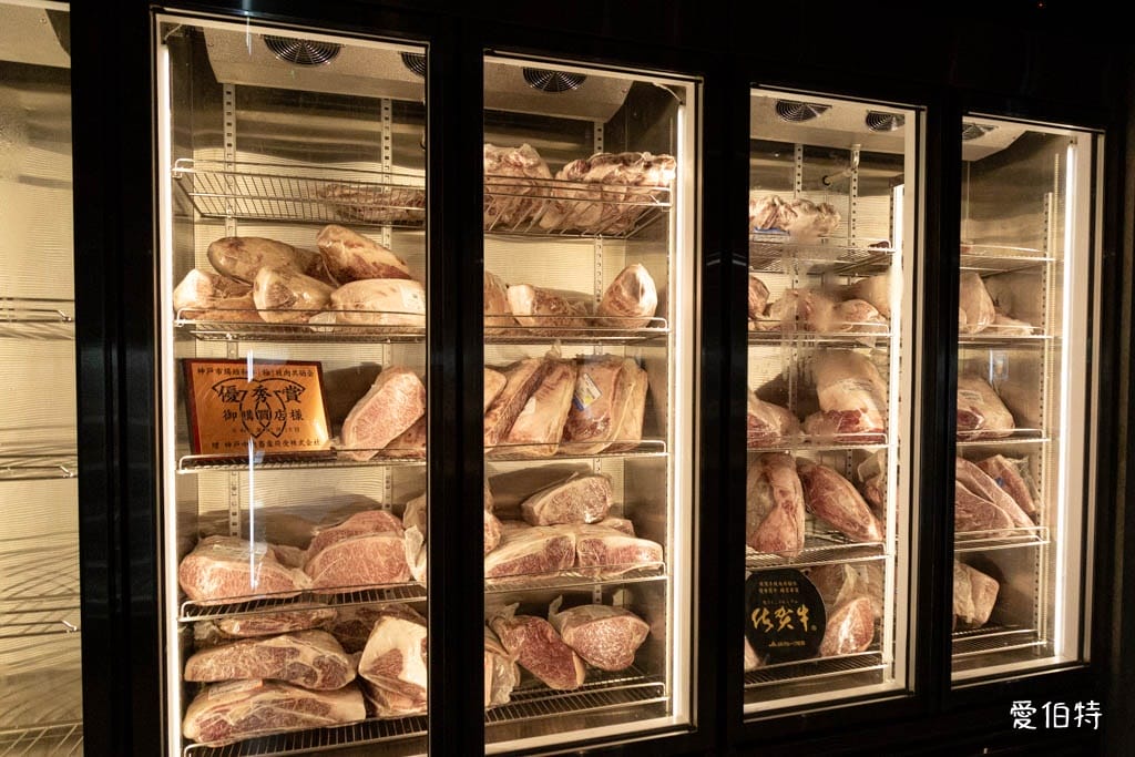 吃肉肉燒肉専門店中壢店｜桃園燒烤吃到飽推薦，手搖飲無限暢飲還能外帶