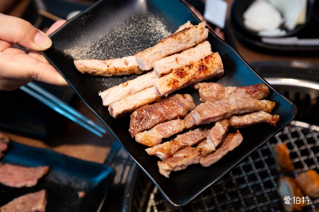 吃肉肉燒肉専門店中壢店｜桃園燒烤吃到飽推薦，手搖飲無限暢飲還能外帶
