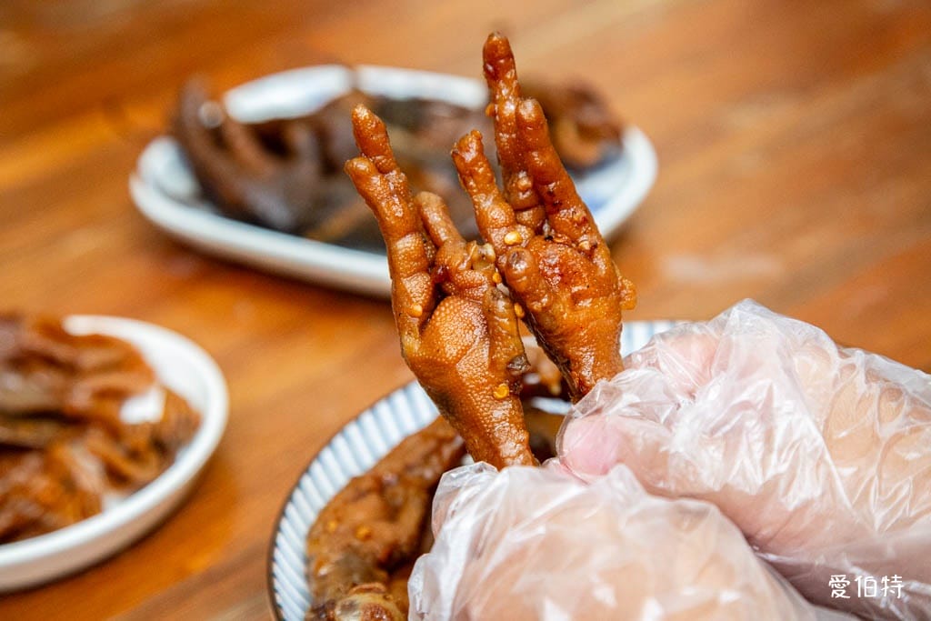 追蕾醬香黑鴨｜桃園藝文特區必吃滷味，中藥滷製，無醬油更清香