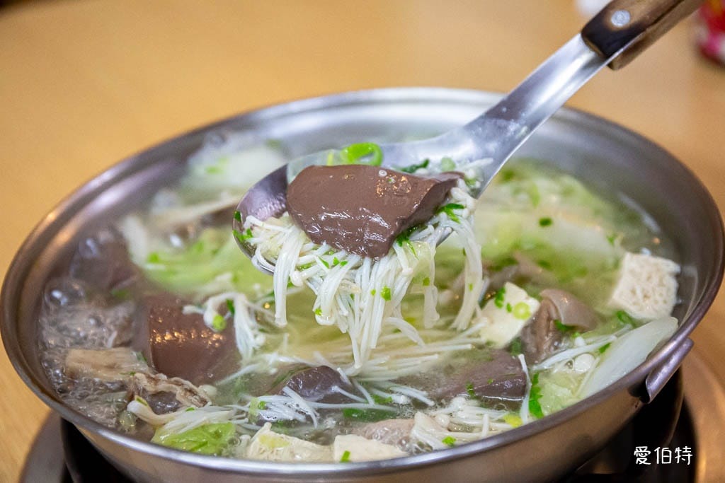 中壢廣興羊肉爐｜隱藏版只賣4.5小時，清燉香菜羊肉無羊騷味