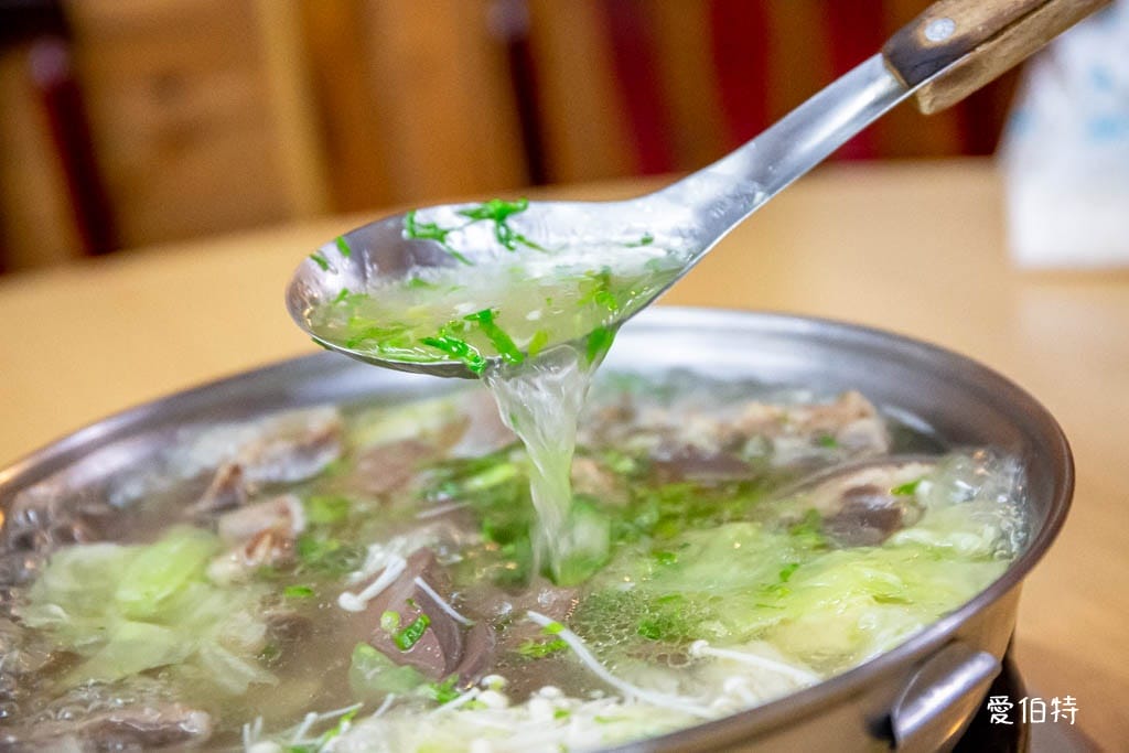 中壢廣興羊肉爐｜隱藏版只賣4.5小時，清燉香菜羊肉無羊騷味