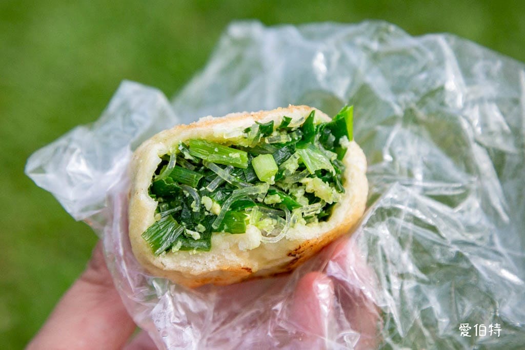 逸園水煎包｜桃園龍潭早餐推薦，麵皮微酥高麗菜跟韭菜口味都不錯