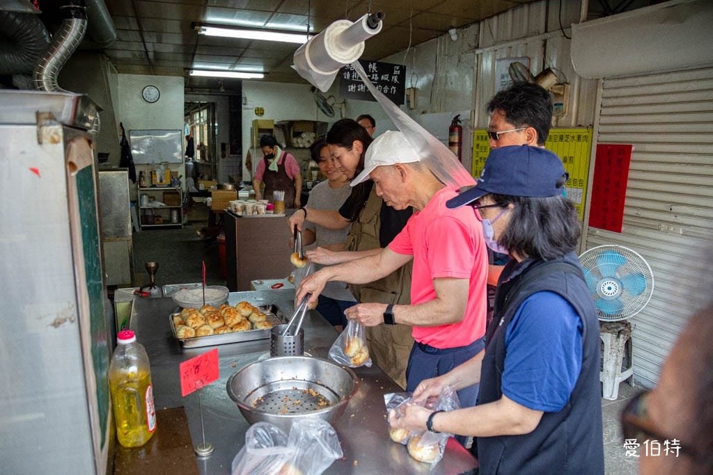 逸園水煎包｜桃園龍潭早餐推薦，麵皮微酥高麗菜跟韭菜口味都不錯
