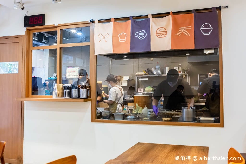 桃園桃司廚中山店早午餐｜鐵板燒雪花炒麵，打拋豬蛋餅都很推
