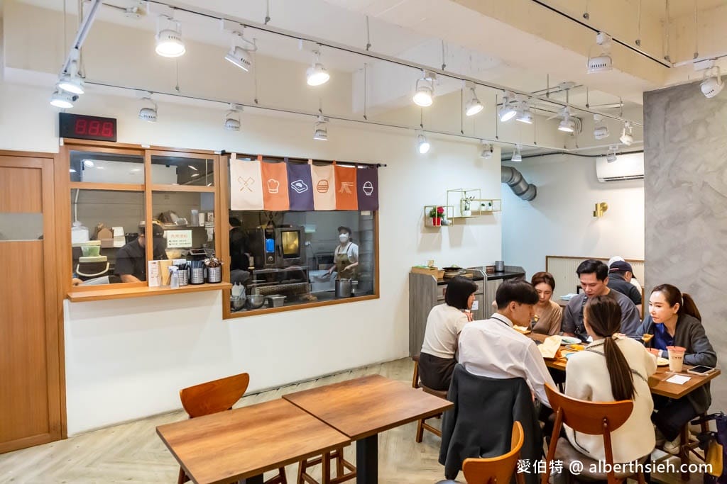桃園桃司廚中山店早午餐｜鐵板燒雪花炒麵，打拋豬蛋餅都很推