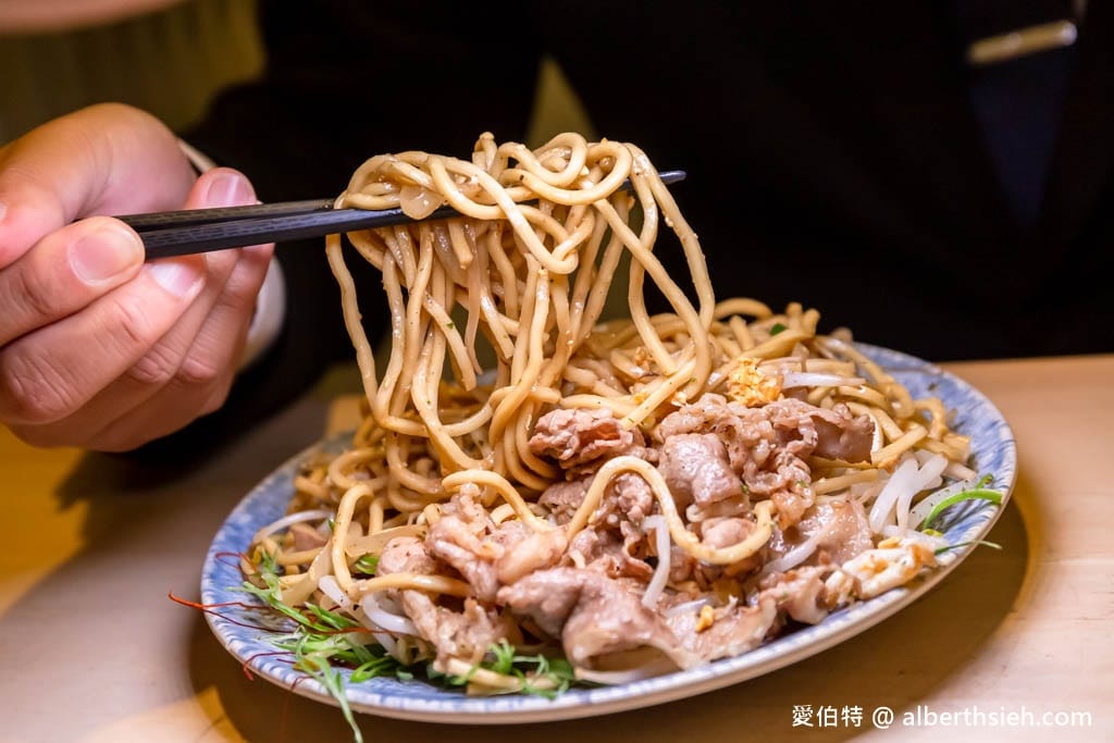 桃園桃司廚中山店早午餐｜鐵板燒雪花炒麵，打拋豬蛋餅都很推