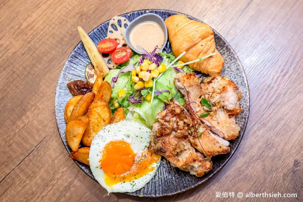 桃園桃司廚中山店早午餐｜鐵板燒雪花炒麵，打拋豬蛋餅都很推