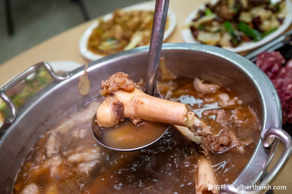 桃園後站正港現宰羊肉爐｜藥膳湯頭，腱子羊肉軟嫩好入口！