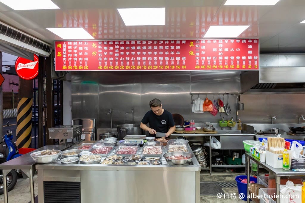 桃園後站正港現宰羊肉爐｜藥膳湯頭，腱子羊肉軟嫩好入口！