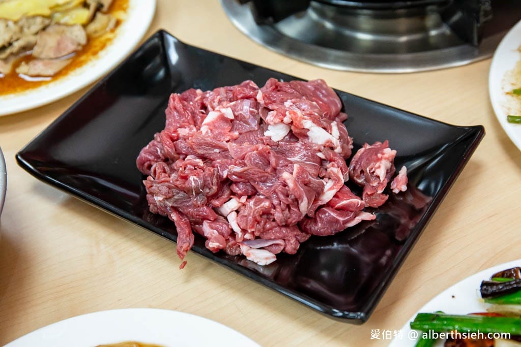 桃園後站正港現宰羊肉爐｜藥膳湯頭，腱子羊肉軟嫩好入口！