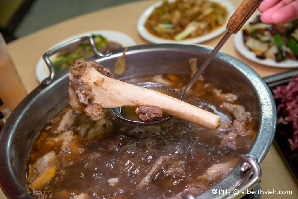 桃園後站正港現宰羊肉爐｜藥膳湯頭，腱子羊肉軟嫩好入口！