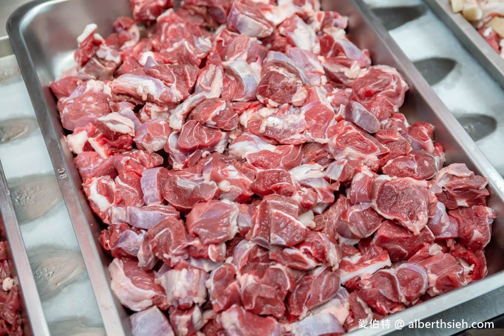 桃園後站正港現宰羊肉爐｜藥膳湯頭，腱子羊肉軟嫩好入口！