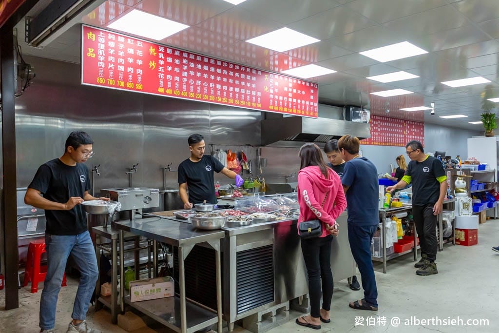 桃園後站正港現宰羊肉爐｜藥膳湯頭，腱子羊肉軟嫩好入口！