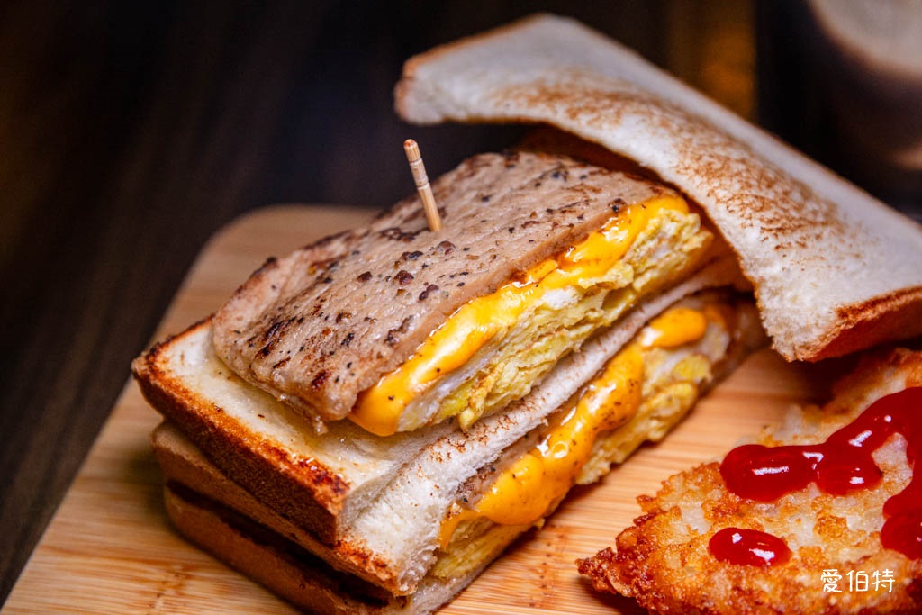 中壢早午餐推薦｜初樂板烤吐司，中原大學旁，餡料澎湃超滿足 @愛伯特