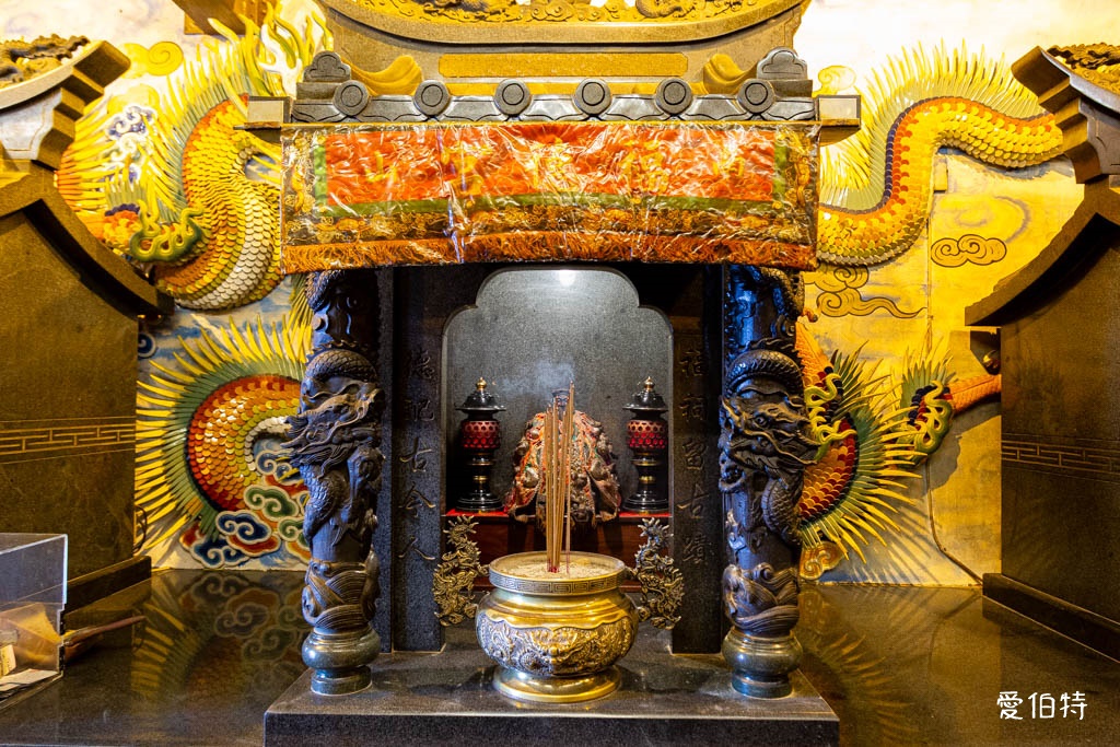 烘爐地南山福德宮求財攻略｜拜拜流程、換錢母、交通停車與夜景 @愛伯特