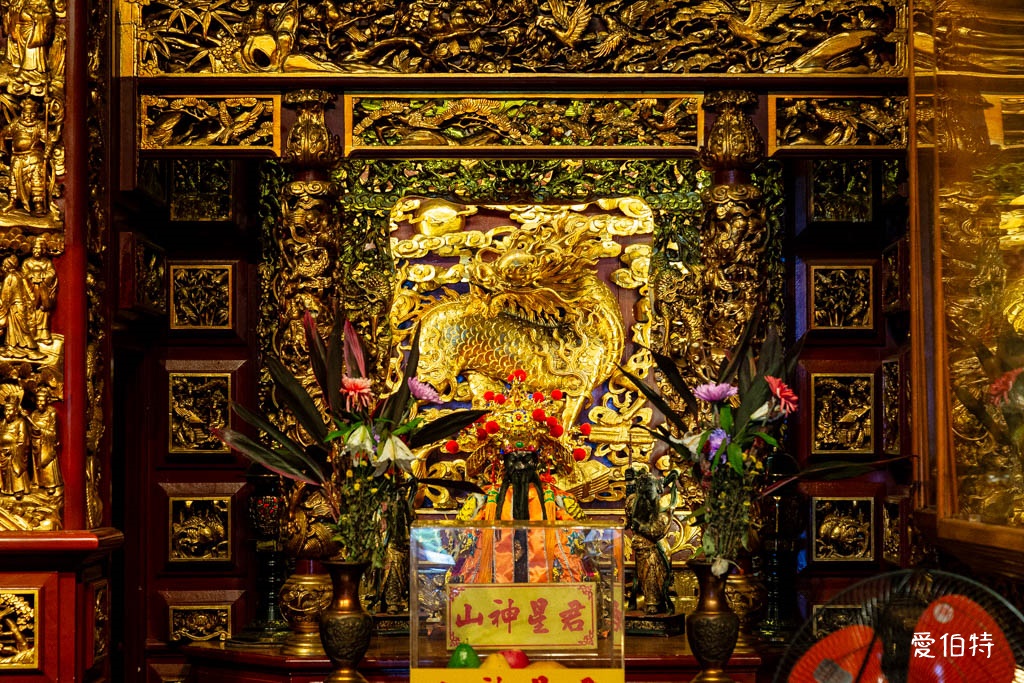 烘爐地南山福德宮求財攻略｜拜拜流程、換錢母、交通停車與夜景 @愛伯特