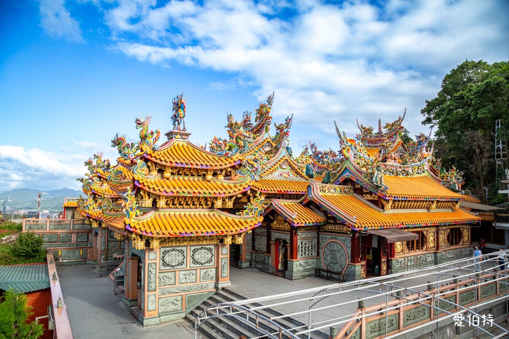 烘爐地南山福德宮求財攻略｜拜拜流程、換錢母、交通停車與夜景 @愛伯特