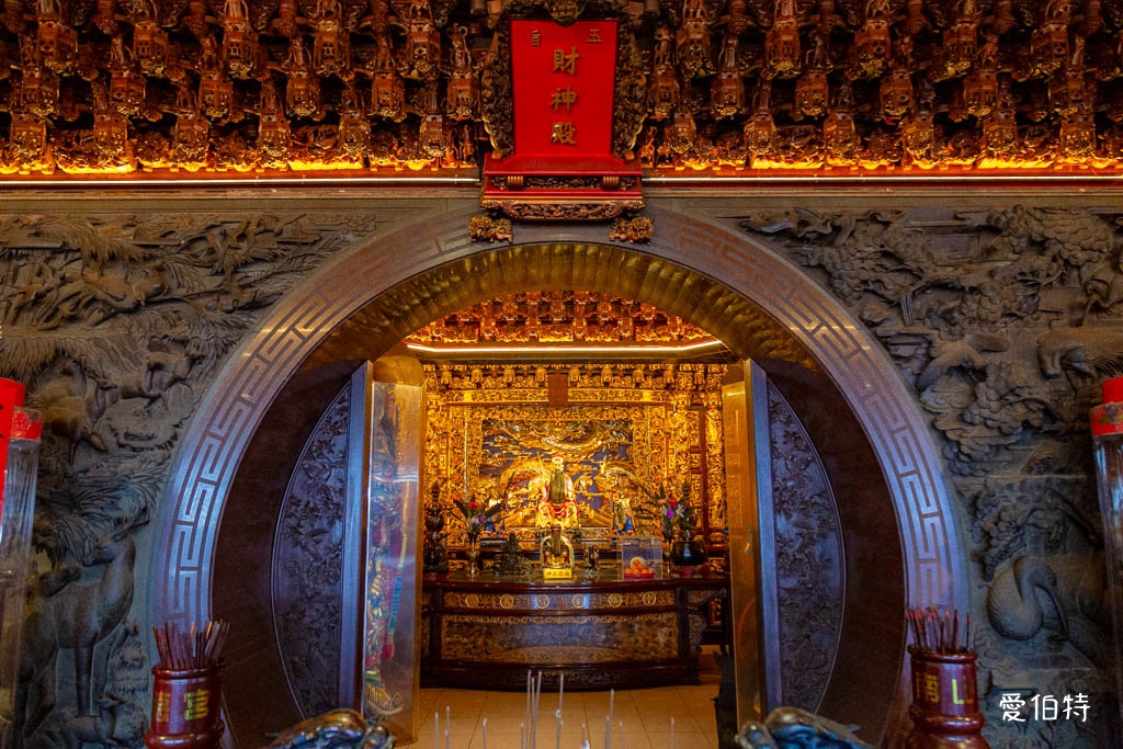 烘爐地南山福德宮求財攻略｜拜拜流程、換錢母、交通停車與夜景 @愛伯特