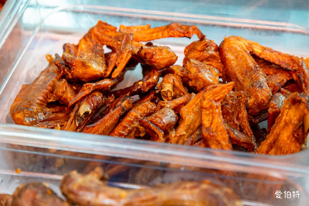 追蕾醬香黑鴨｜桃園藝文特區必吃滷味，中藥滷製，無醬油更清香 @愛伯特