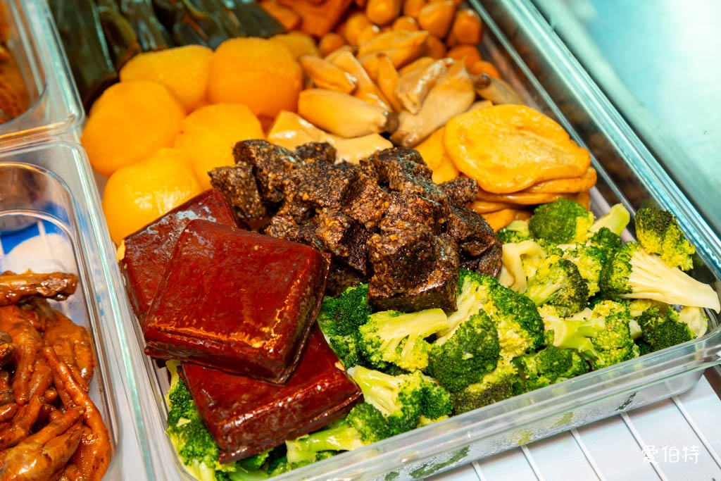 追蕾醬香黑鴨｜桃園藝文特區必吃滷味，中藥滷製，無醬油更清香 @愛伯特