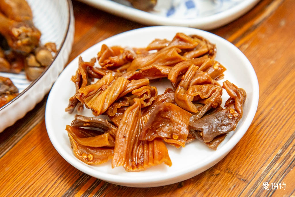 追蕾醬香黑鴨｜桃園藝文特區必吃滷味，中藥滷製，無醬油更清香 @愛伯特