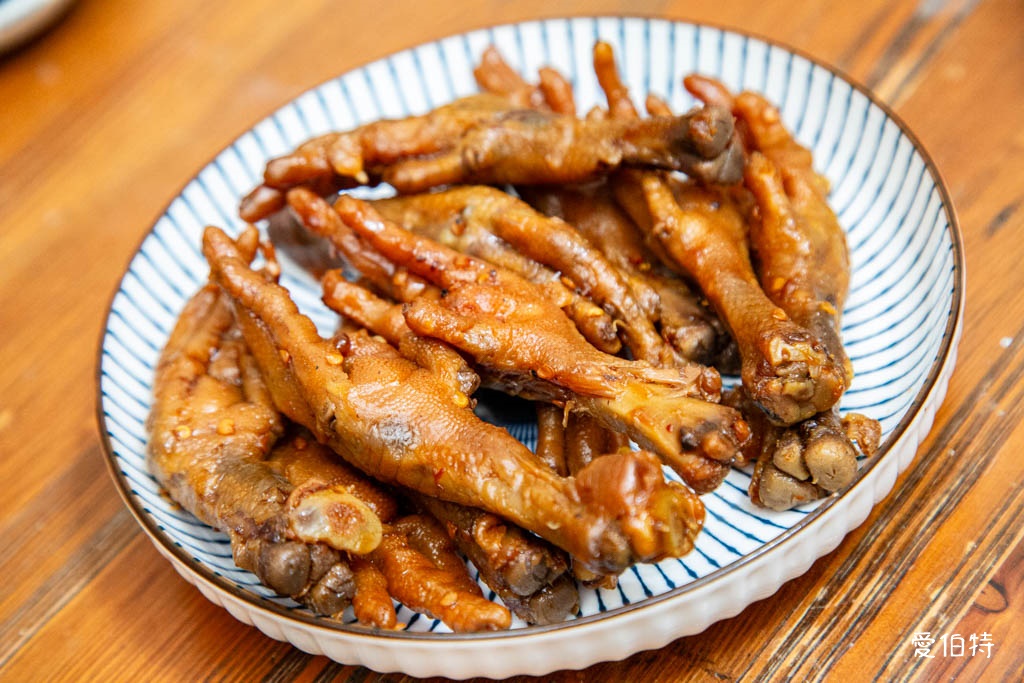 追蕾醬香黑鴨｜桃園藝文特區必吃滷味，中藥滷製，無醬油更清香 @愛伯特