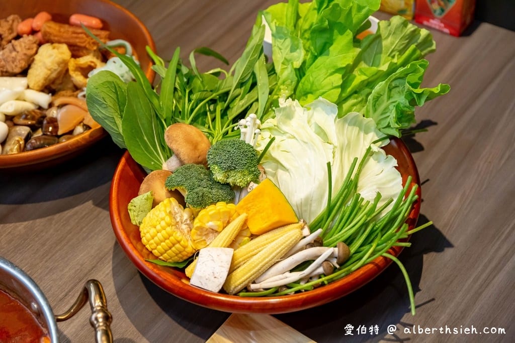 大漠紅頂級蒙古鍋桃園店火鍋吃到飽｜瀑布起司牛奶鍋必點