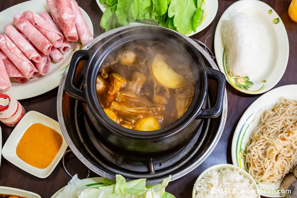 阿芳羊肉爐｜桃園平鎮龍岡推薦，炭火煮湯頭溫潤免費飲品冰品
