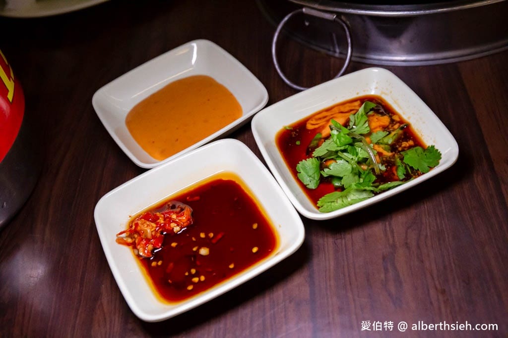 阿芳羊肉爐｜桃園平鎮龍岡推薦，炭火煮湯頭溫潤免費飲品冰品