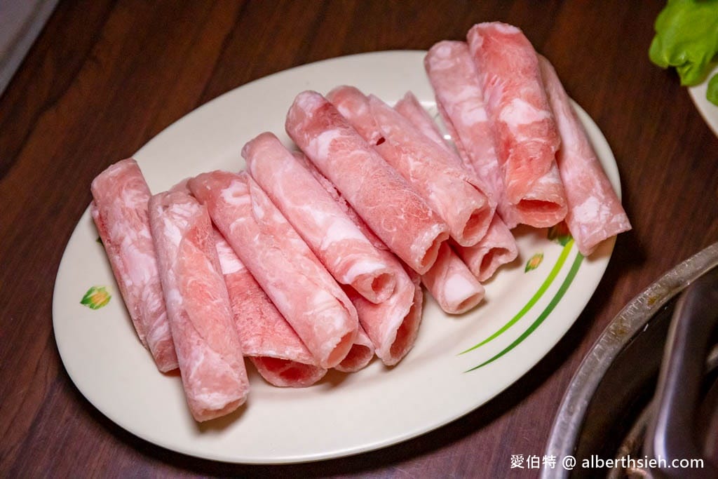 阿芳羊肉爐｜桃園平鎮龍岡推薦，炭火煮湯頭溫潤免費飲品冰品