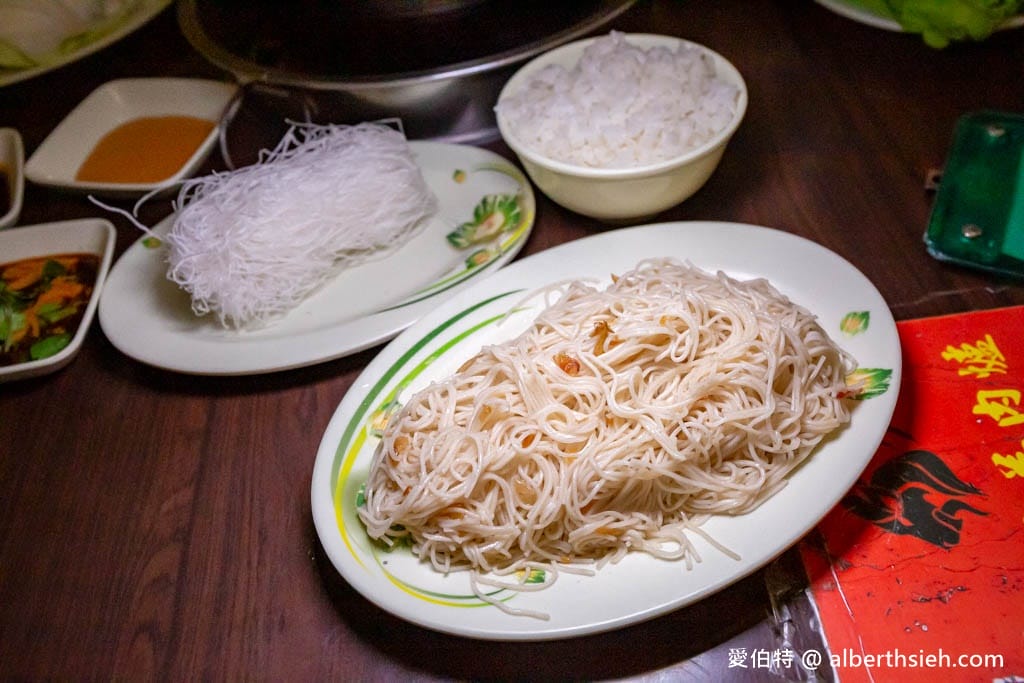 阿芳羊肉爐｜桃園平鎮龍岡推薦，炭火煮湯頭溫潤免費飲品冰品