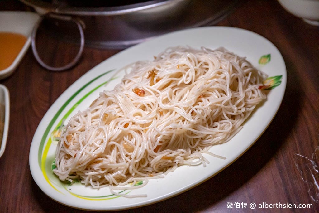 阿芳羊肉爐｜桃園平鎮龍岡推薦，炭火煮湯頭溫潤免費飲品冰品