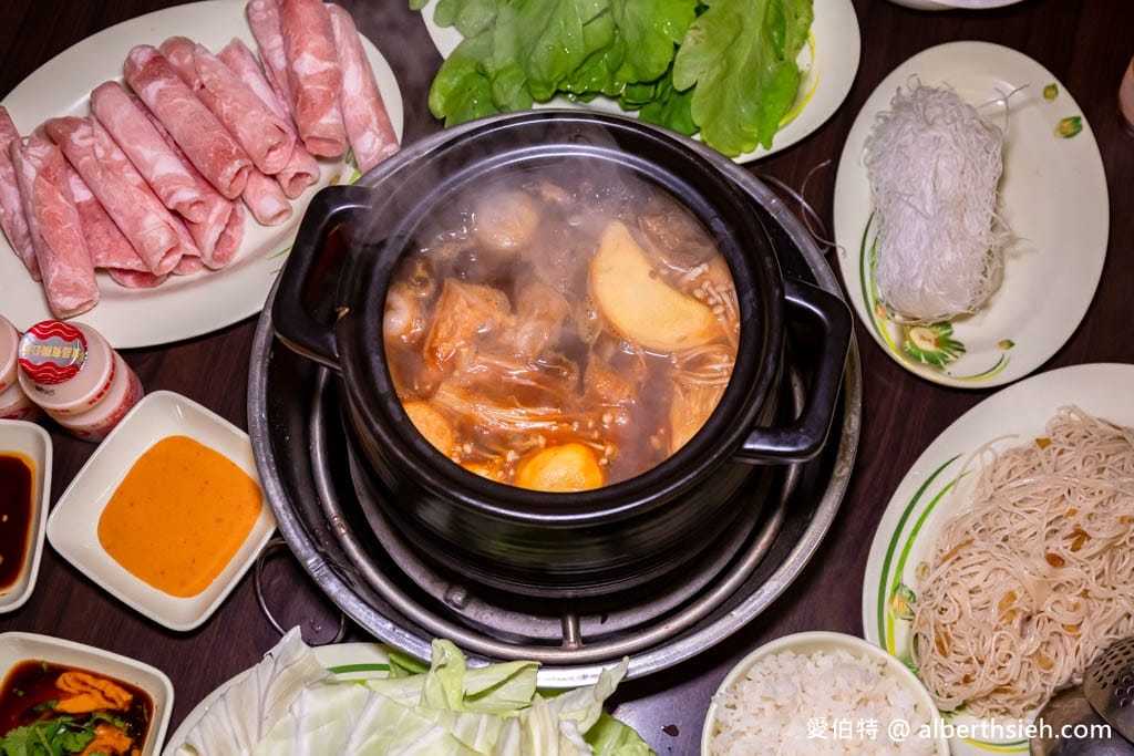 阿芳羊肉爐｜桃園平鎮龍岡推薦，炭火煮湯頭溫潤免費飲品冰品