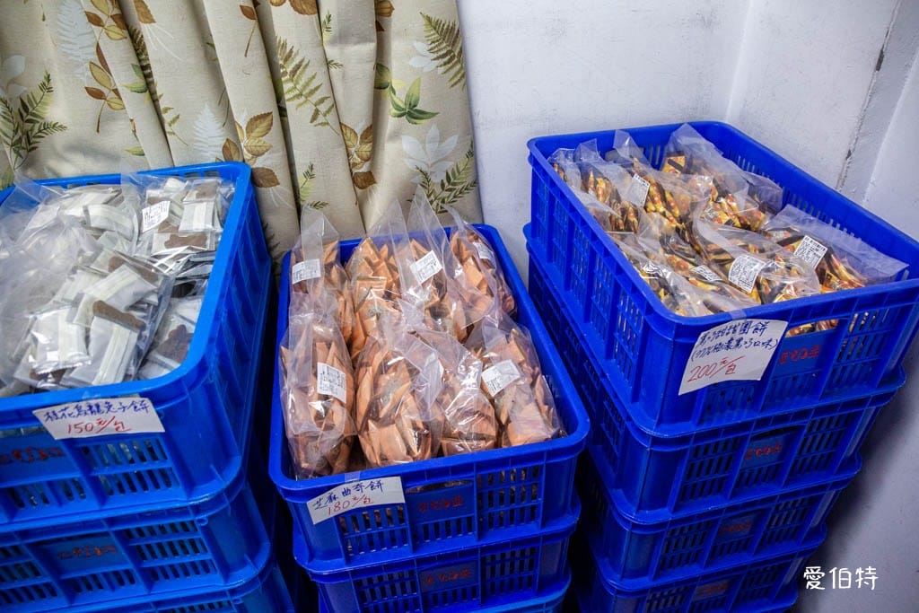 宏亞食品工廠｜NG品職工福利社，77乳加巧克力新貴派大格酥