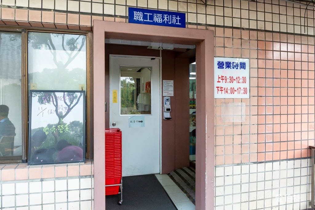 宏亞食品工廠｜NG品職工福利社，77乳加巧克力新貴派大格酥