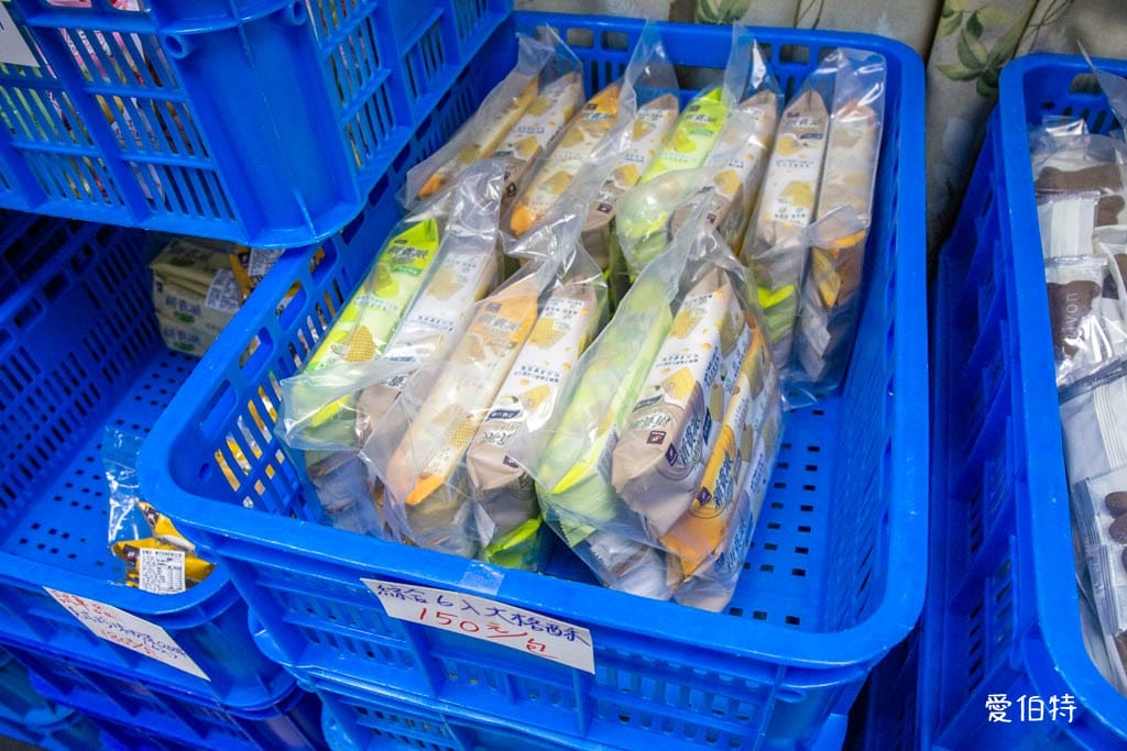宏亞食品工廠｜NG品職工福利社，77乳加巧克力新貴派大格酥