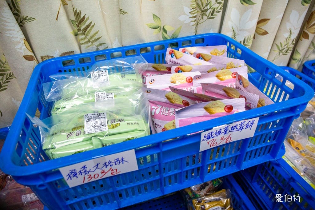 宏亞食品工廠｜NG品職工福利社，77乳加巧克力新貴派大格酥