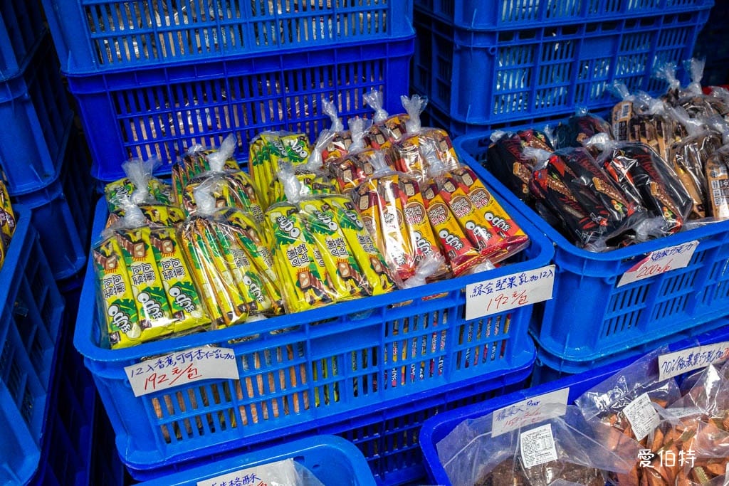 宏亞食品工廠｜NG品職工福利社，77乳加巧克力新貴派大格酥