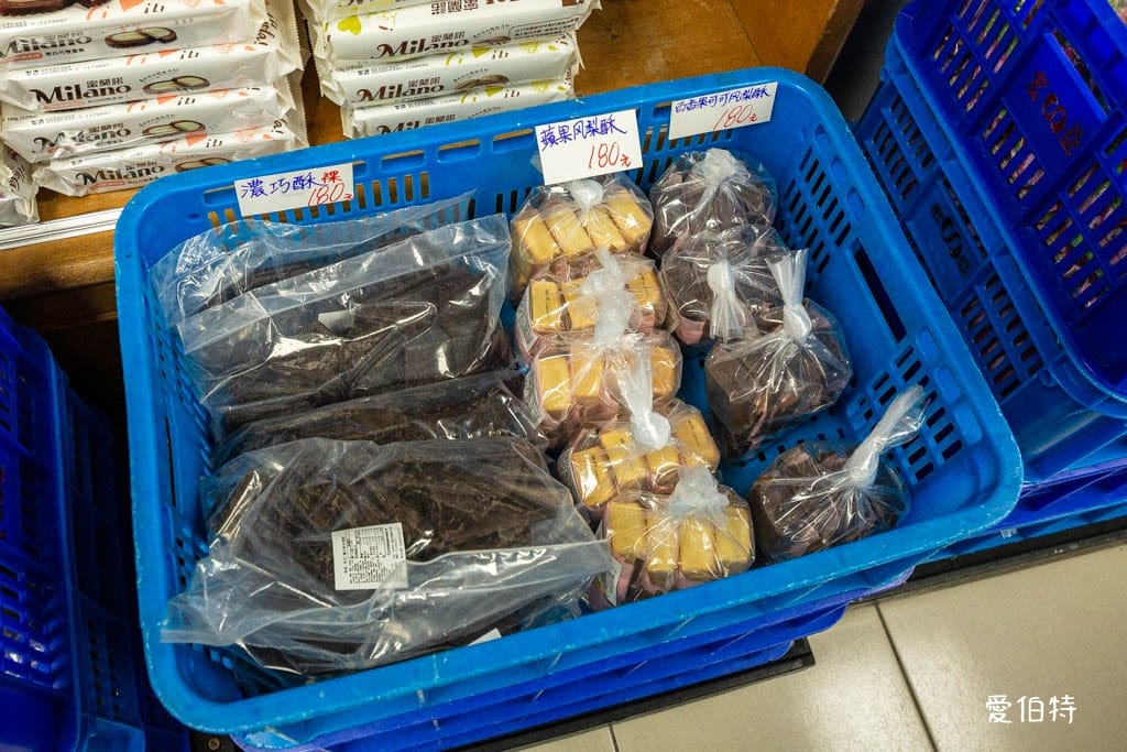 宏亞食品工廠｜NG品職工福利社，77乳加巧克力新貴派大格酥