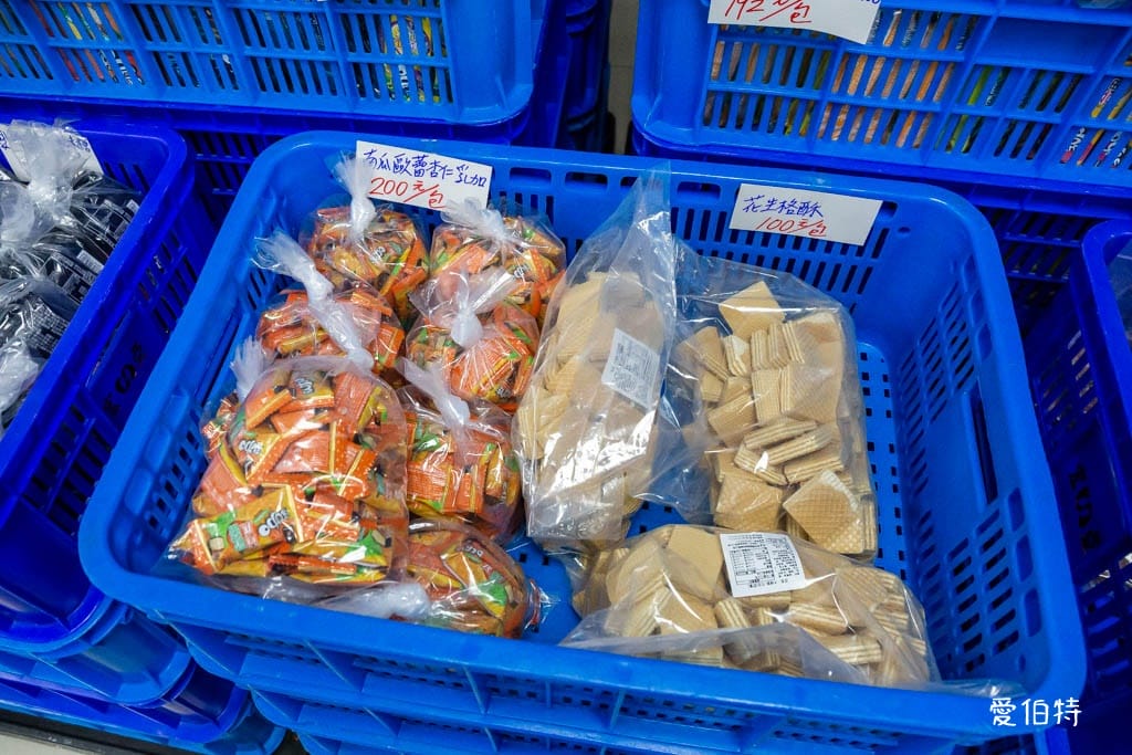 宏亞食品工廠｜NG品職工福利社，77乳加巧克力新貴派大格酥