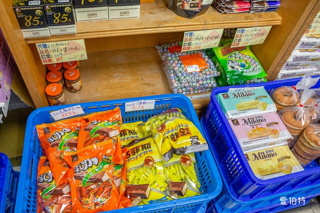 宏亞食品工廠｜NG品職工福利社，77乳加巧克力新貴派大格酥