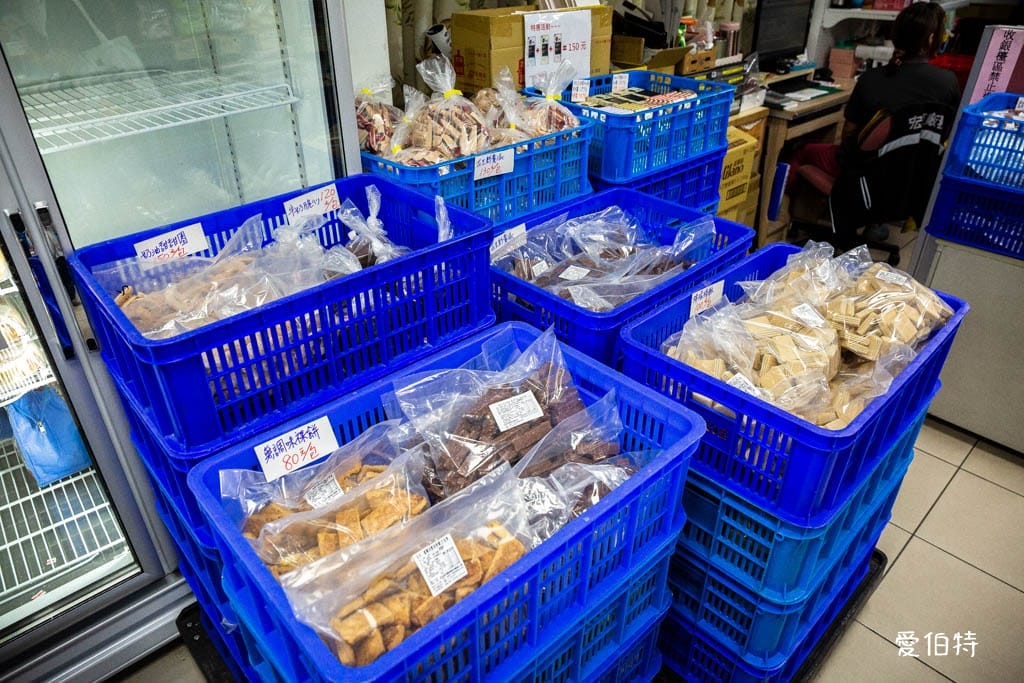宏亞食品工廠｜NG品職工福利社，77乳加巧克力新貴派大格酥