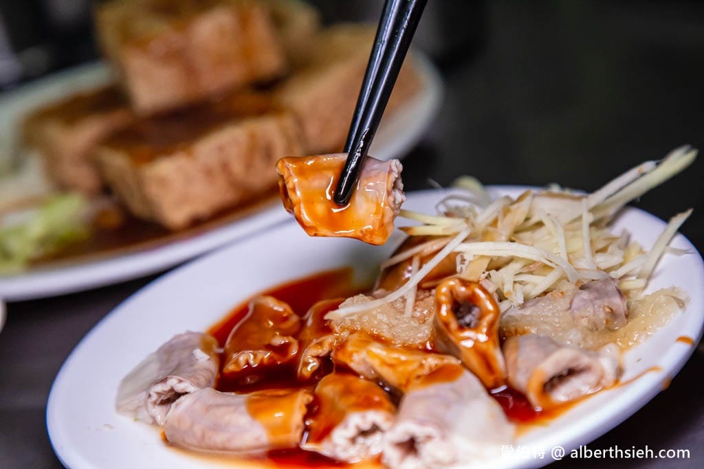 嘉義興加臭豆腐｜臭豆腐外酥內嫩，滷豬腳Q嫩好吃，宵夜美食