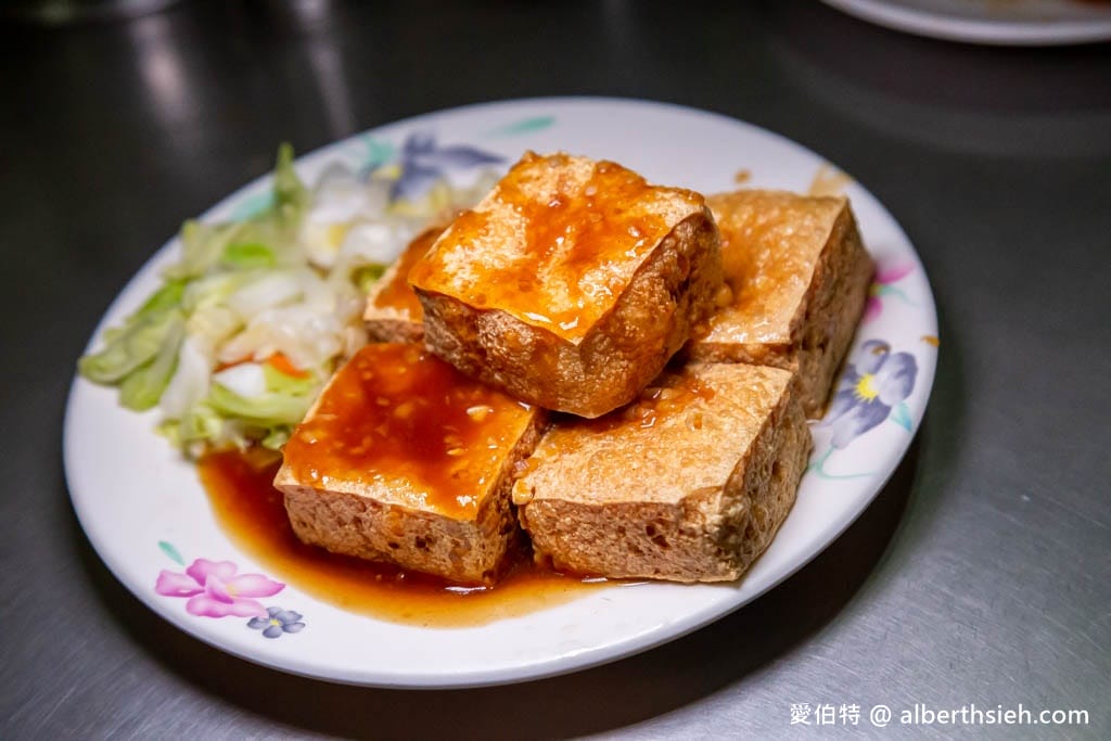 嘉義興加臭豆腐｜臭豆腐外酥內嫩，滷豬腳Q嫩好吃，宵夜美食