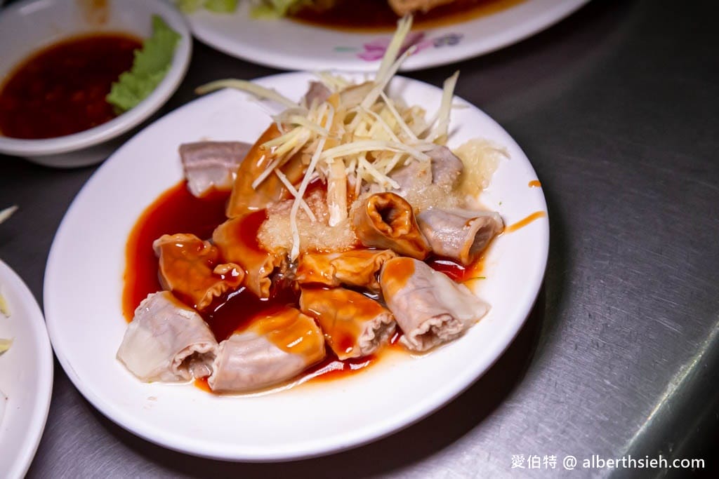 嘉義興加臭豆腐｜臭豆腐外酥內嫩，滷豬腳Q嫩好吃，宵夜美食
