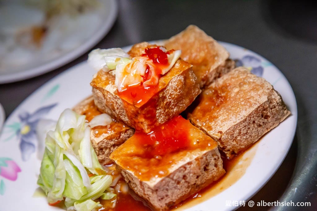 嘉義興加臭豆腐｜臭豆腐外酥內嫩，滷豬腳Q嫩好吃，宵夜美食