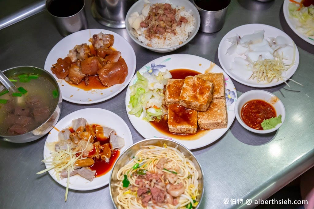 嘉義興加臭豆腐｜臭豆腐外酥內嫩，滷豬腳Q嫩好吃，宵夜美食